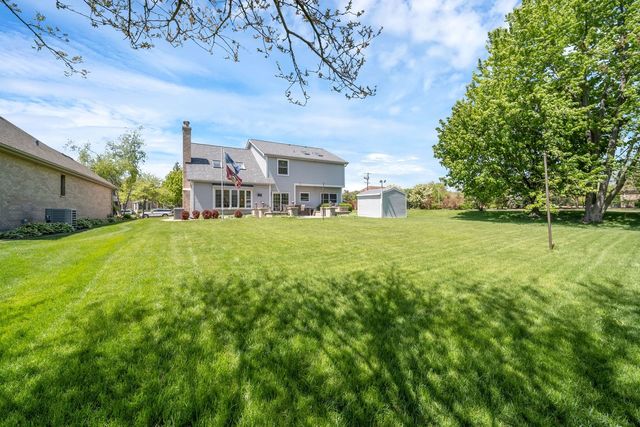 5 Deeke Court, Roselle, IL 60172