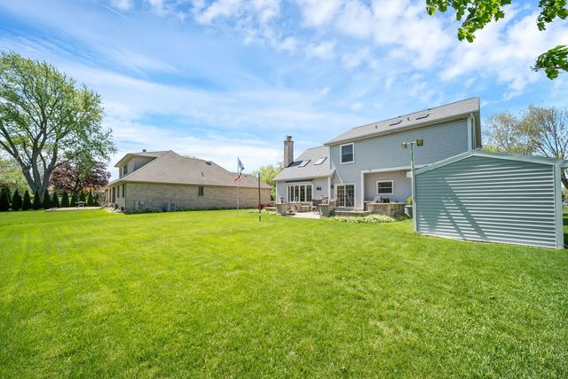 5 Deeke Court, Roselle, IL 60172