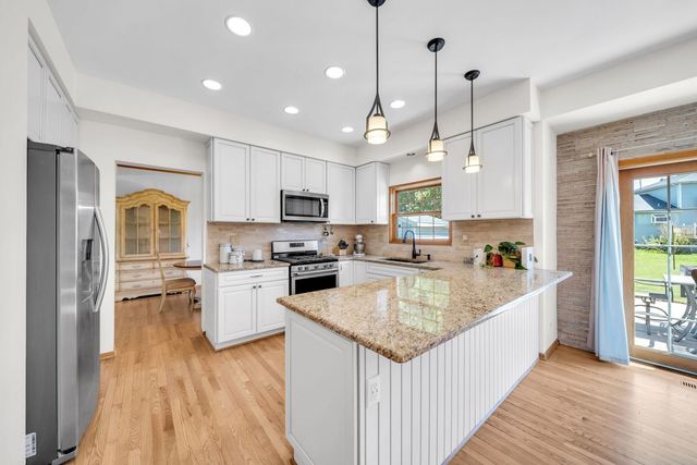 5 Deeke Court, Roselle, IL 60172