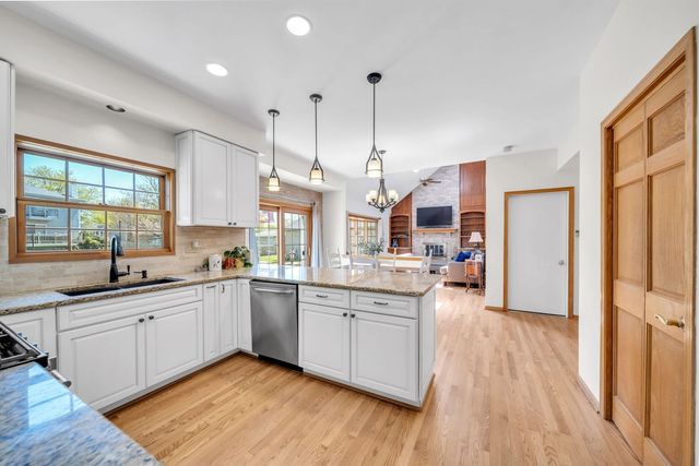 5 Deeke Court, Roselle, IL 60172