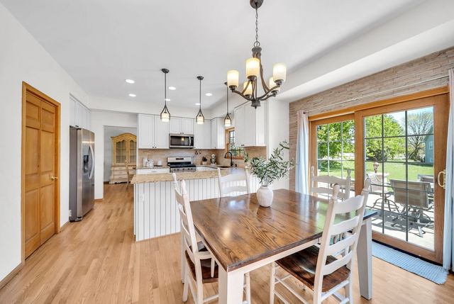 5 Deeke Court, Roselle, IL 60172