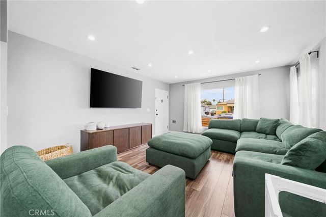 6522 Hereford, Los Angeles, CA 90022