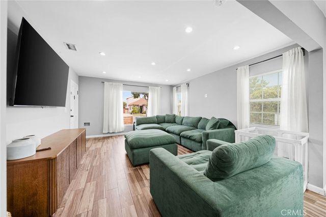6522 Hereford, Los Angeles, CA 90022
