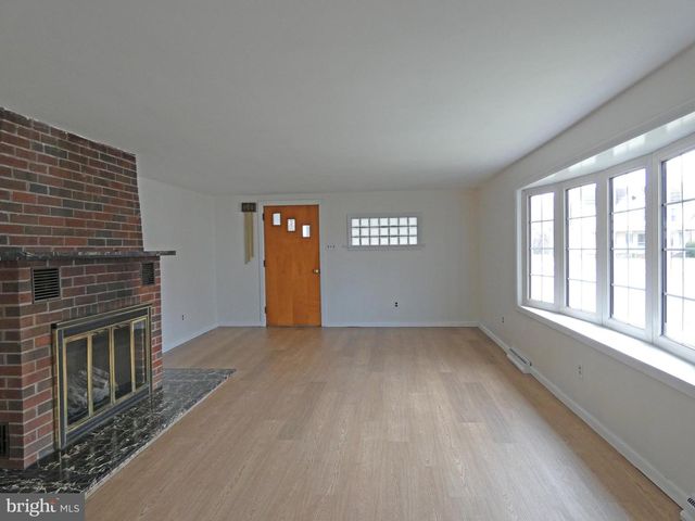 30 E MILL ST, Pedricktown, NJ 08067