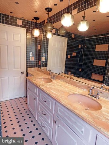 30 E MILL ST, Pedricktown, NJ 08067