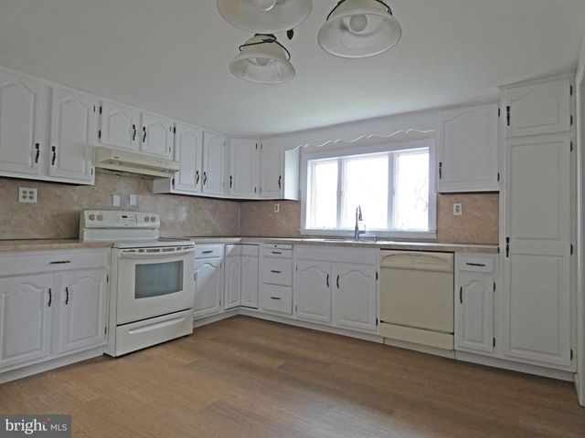 30 E MILL ST, Pedricktown, NJ 08067