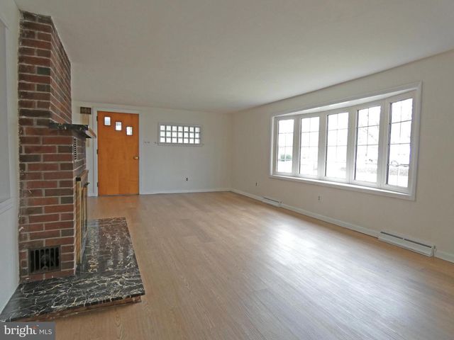 30 E MILL ST, Pedricktown, NJ 08067