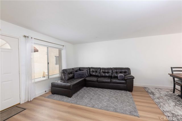 8800 Burnet 12, North Hills, CA 91343