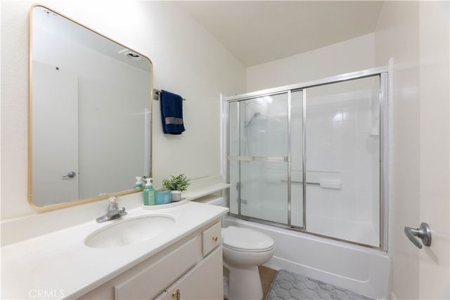 8800 Burnet 12, North Hills, CA 91343