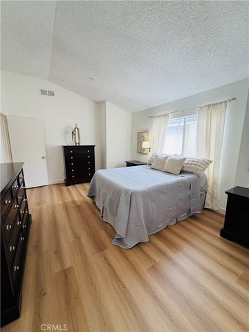 8800 Burnet 12, North Hills, CA 91343