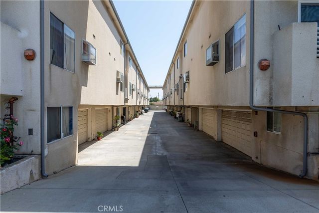 8800 Burnet 12, North Hills, CA 91343