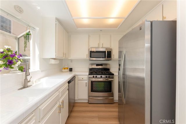 8800 Burnet 12, North Hills, CA 91343