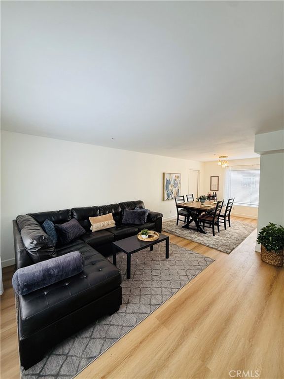 8800 Burnet 12, North Hills, CA 91343