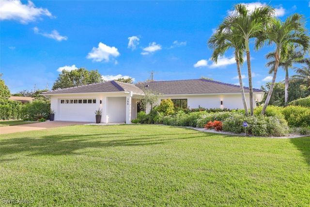 796 Ketch DR, Naples, FL 34103