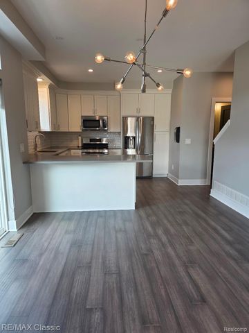 4225 W 14 Mile Road Suite 100, Royal Oak, MI 48073