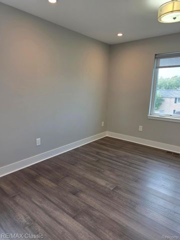 4225 W 14 Mile Road Suite 100, Royal Oak, MI 48073