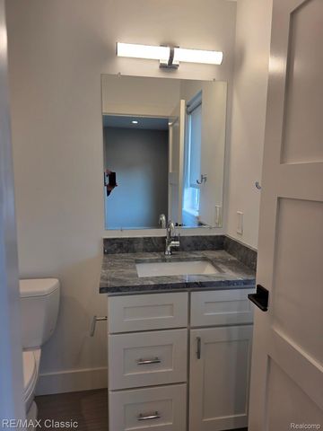 4225 W 14 Mile Road Suite 100, Royal Oak, MI 48073