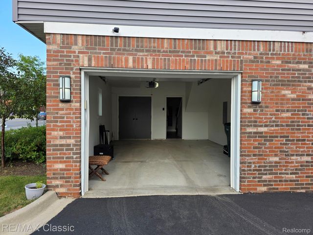 4225 W 14 Mile Road Suite 100, Royal Oak, MI 48073