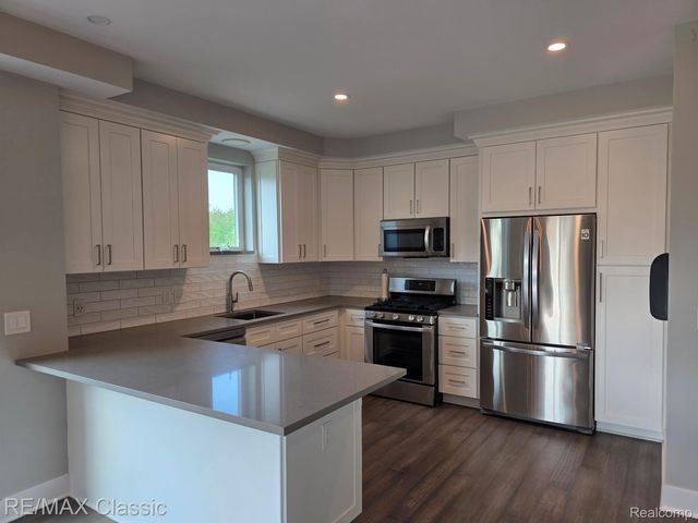 4225 W 14 Mile Road Suite 100, Royal Oak, MI 48073