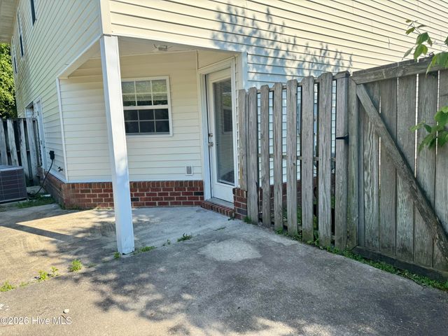 2502 Bluff View Court A, Greenville, NC 27834