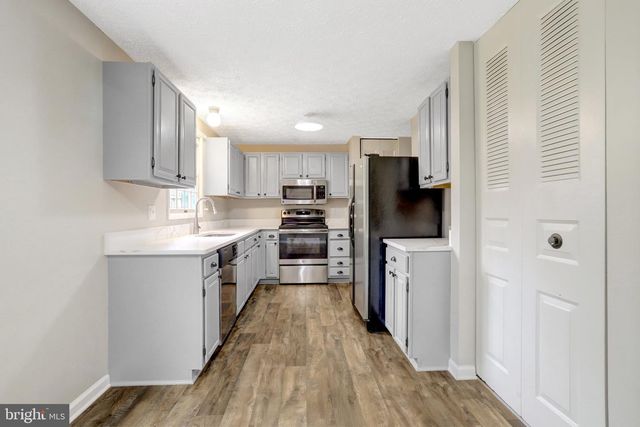 3381 MONARCH LN, Annandale, VA 22003