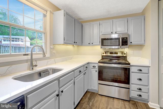 3381 MONARCH LN, Annandale, VA 22003