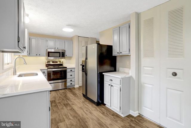 3381 MONARCH LN, Annandale, VA 22003