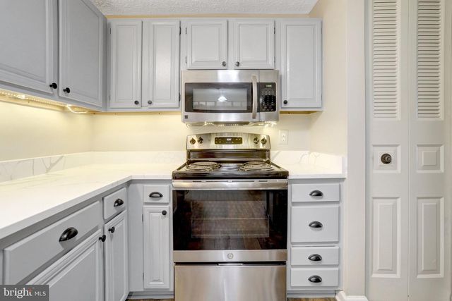 3381 MONARCH LN, Annandale, VA 22003