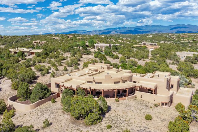 35 Sage Circle, Santa Fe, NM 87506