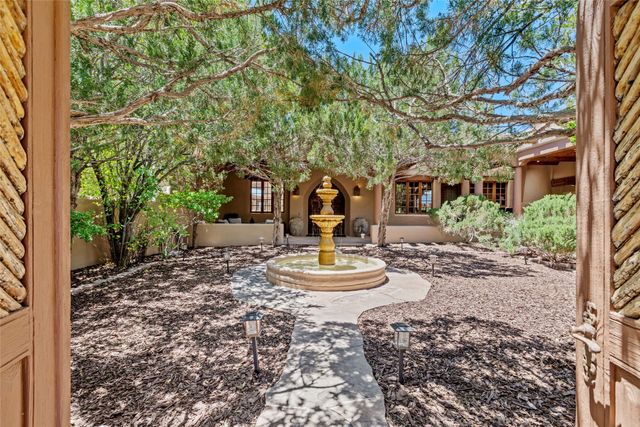 35 Sage Circle, Santa Fe, NM 87506