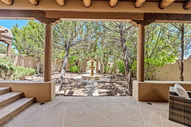 35 Sage Circle, Santa Fe, NM 87506