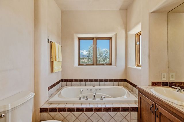 35 Sage Circle, Santa Fe, NM 87506