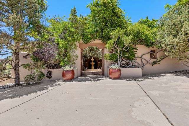 35 Sage Circle, Santa Fe, NM 87506