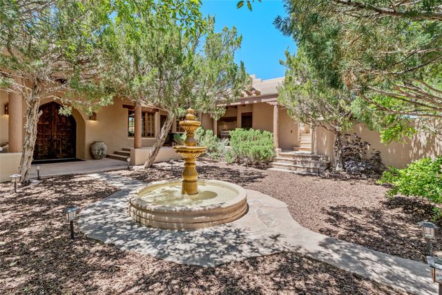 35 Sage Circle, Santa Fe, NM 87506
