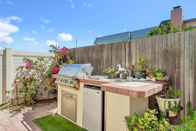 4 Gingertree Ln, Coronado, CA 92118