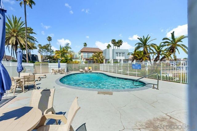 4 Gingertree Ln, Coronado, CA 92118