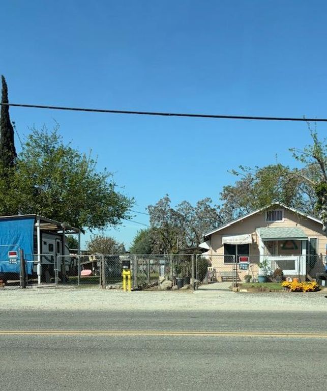 1107 N Hughes Avenue, Fresno, CA 93728