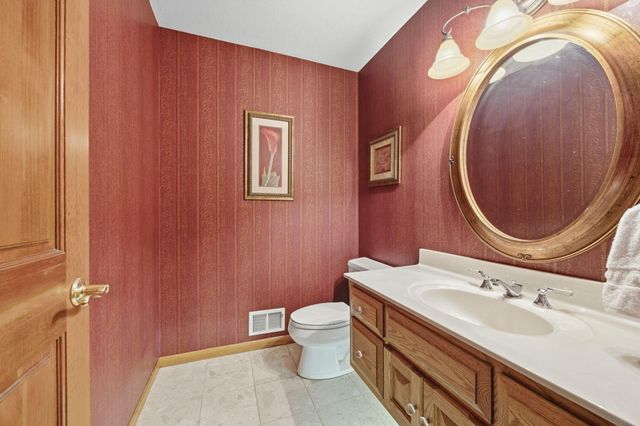 1360 Parkview Drive, Chaska, MN 55318
