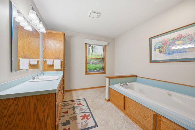 1360 Parkview Drive, Chaska, MN 55318