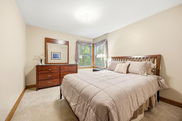 1360 Parkview Drive, Chaska, MN 55318
