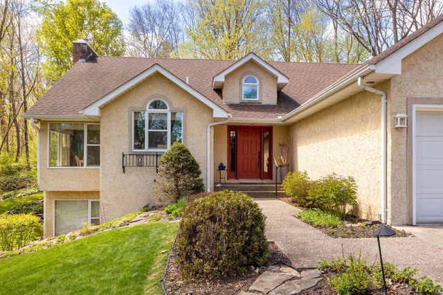 1360 Parkview Drive, Chaska, MN 55318