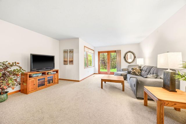 1360 Parkview Drive, Chaska, MN 55318