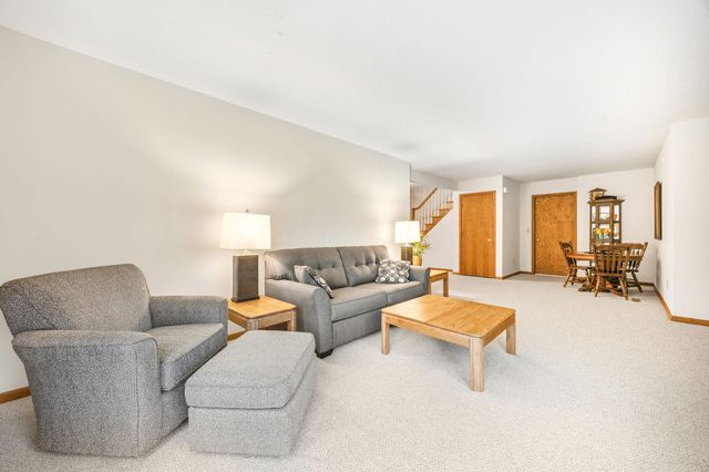 1360 Parkview Drive, Chaska, MN 55318