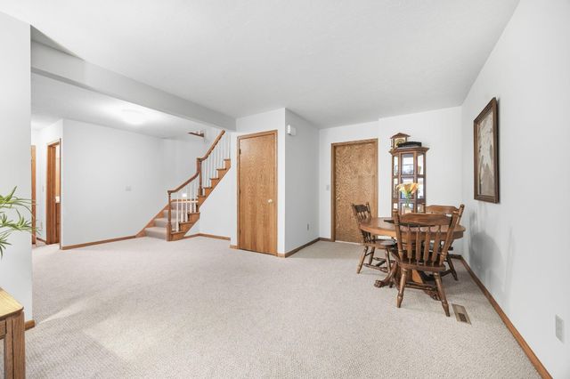 1360 Parkview Drive, Chaska, MN 55318