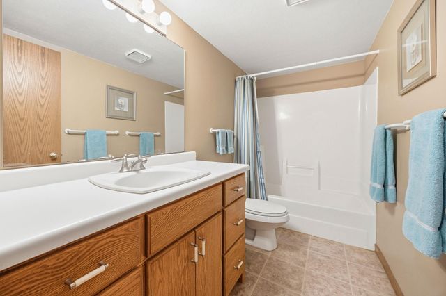 1360 Parkview Drive, Chaska, MN 55318