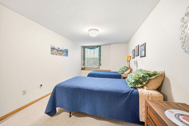 1360 Parkview Drive, Chaska, MN 55318