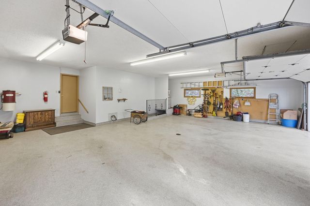 1360 Parkview Drive, Chaska, MN 55318