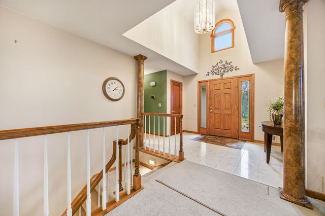 1360 Parkview Drive, Chaska, MN 55318