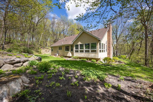 1360 Parkview Drive, Chaska, MN 55318