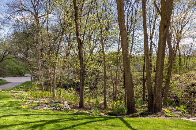 1360 Parkview Drive, Chaska, MN 55318
